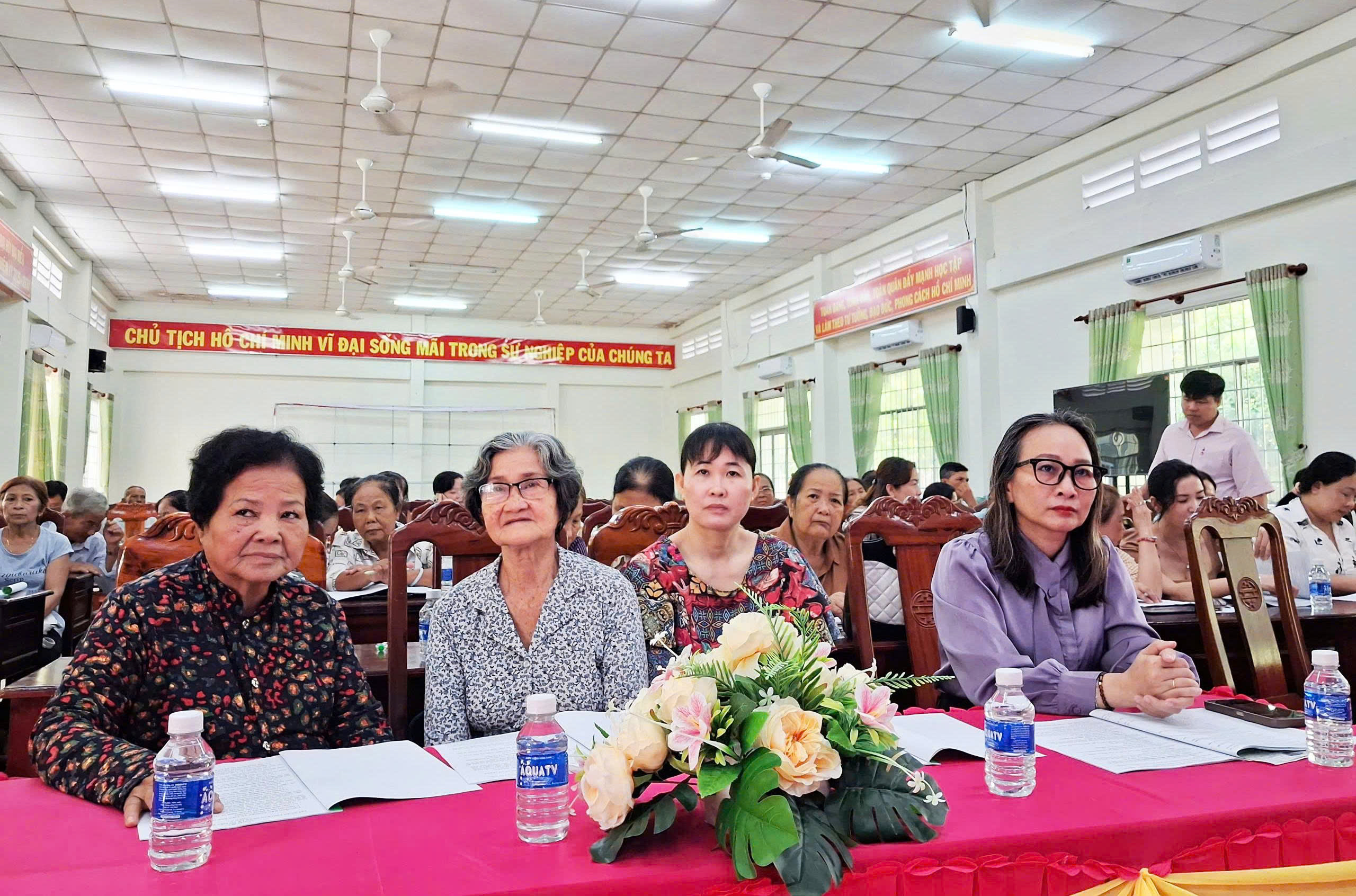 Tập huấn nghiệp vụ cho vay ủy thác đối với Tổ tiết kiệm và vay vốn tại xã Phong Thạnh